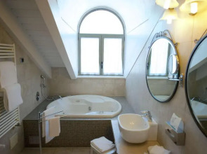 Best Western Crystal Palace Hotel