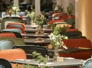 Отель The Hotel Regina