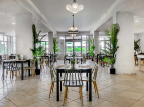 The Grove Seaside Hotel