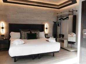 Отель The Hotel Regina