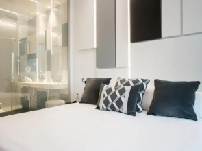 Отель The Hotel Regina