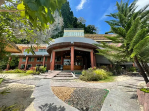 Phi Phi Cliff Beach Resort