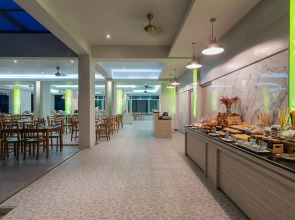 The Briza Beach Resort Khaolak