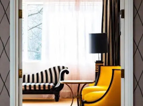 Hôtel de Berri Champs-Élysées, a Luxury Collection Hotel