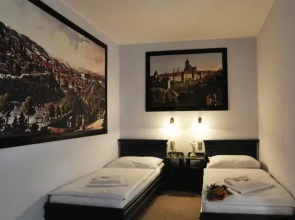 U Cervene zidle - Red Chair Hotel