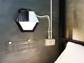 Beehive Phuket Old Town - Hostel