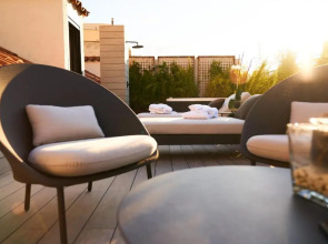 Отель The Hotel Regina