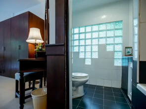 Phuket Leelavadee Hua Ting Resort