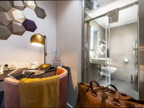 Three Corners Hotel Art