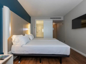 Travelodge Malaga Airport Отель