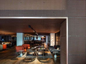 Отель Sir Victor