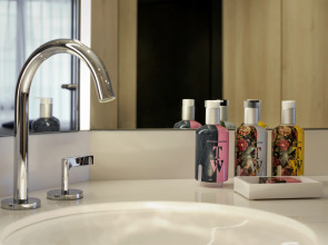 The Westminster London, Curio Collection by Hilton