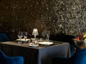 Maestral Resort & Casino