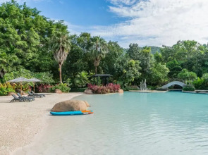 Naithonburi Beach Resort