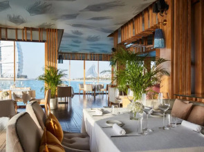 Отель Jumeirah Al Qasr Dubai