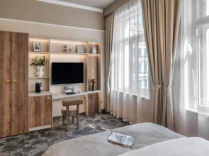 Hotel Maestro by Adrez