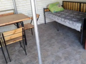 Molodezhnaya 8 Guest House