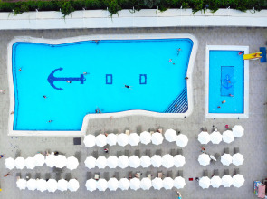 Отель Sailor's Beach Club