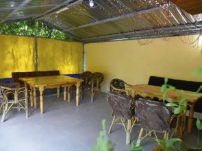 Molodezhnaya 8 Guest House