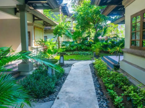 Отель Grand Whiz Nusa Dua