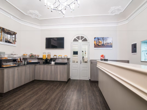 Green Class Hotel Astoria