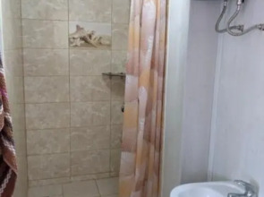 Molodezhnaya 8 Guest House