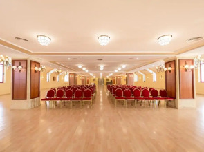 Отель Las Palmeras Affiliated by FERGUS 