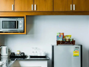 Phi Phi Cliff Beach Resort