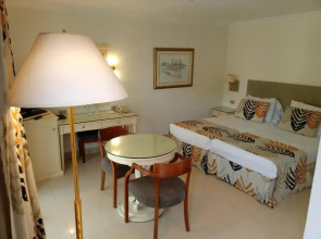 Cairo Pyramids Hotel