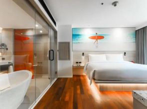 Отель Radisson RED Phuket Patong Beach