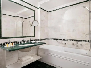 Sina Villa Medici, Autograph Collection