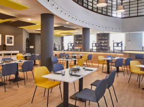 Отель Silken Amara Plaza