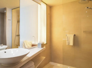 Отель SB Diagonal Zero