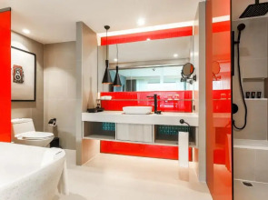 Отель Radisson RED Phuket Patong Beach