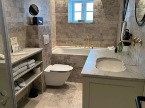 Ascot Hotel & Apartments