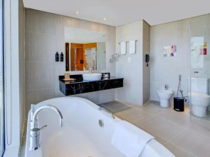 Отель Millennium Central Downtown