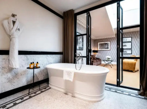 Hôtel de Berri Champs-Élysées, a Luxury Collection Hotel