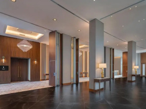 Отель The WB Abu Dhabi, Curio Collection by Hilton