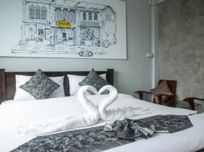 Beehive Phuket Old Town - Hostel