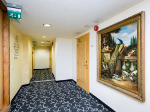 Отель Meriton Old Town Garden