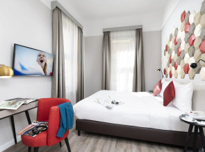 Three Corners Hotel Art