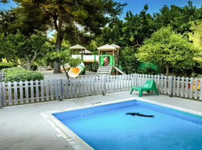 The Grove Seaside Hotel