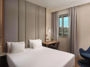 Отель NH Bologna de la Gare