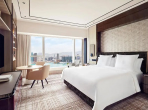 Four Seasons Hotel Hong Kong