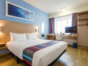 Отель Travelodge Barcelona Fira
