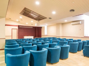 Отель Las Palmeras Affiliated by FERGUS 