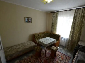 Molodezhnaya 8 Guest House