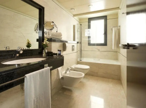 Отель Sevilla Center