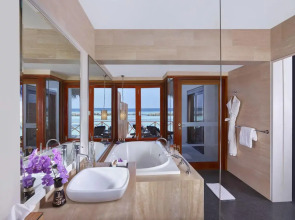 Спа-курорт Taj Coral Reef