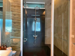 Phi Phi Cliff Beach Resort